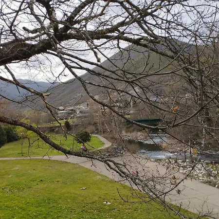 Camping La Zarapica - Palacios del Sil