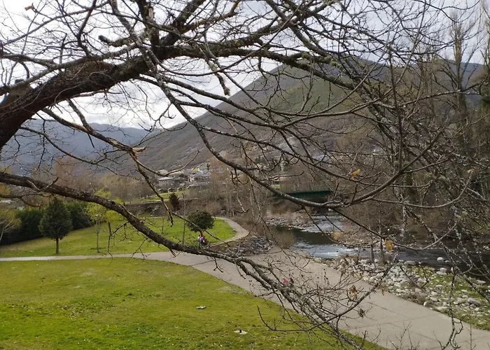 Camping La Zarapica - Palacios del Sil